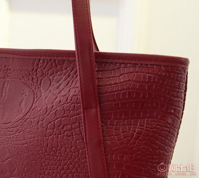 时尚秋冬新风尚 欧美大牌范鳄鱼纹蛇头纹女包，彰显潮流魅力